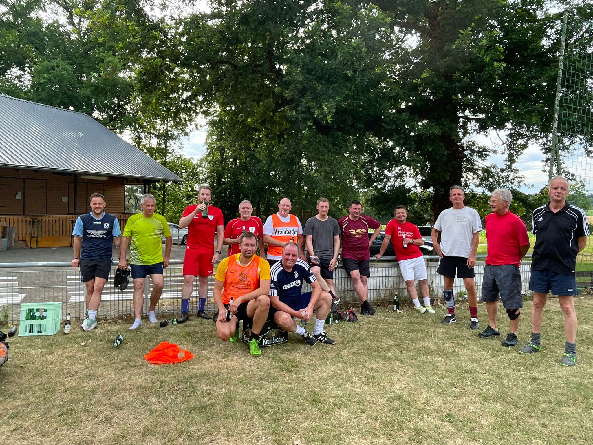 Gruppenfoto der FSG-Legenden nach dem Trainingsauftakt im Juli 2025